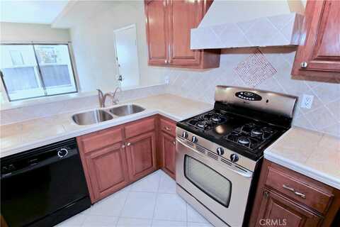 17914 Magnolia Boulevard, Encino, CA 91316