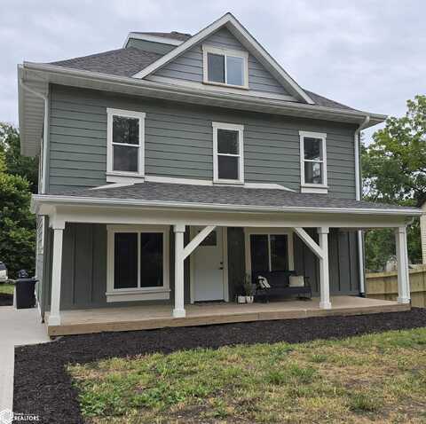 906 Center Street, University Park, IA 52595