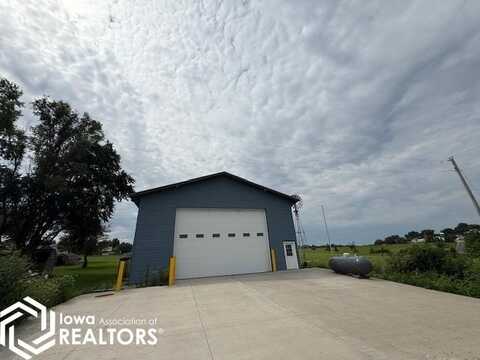 1760 328Th Avenue, Brooklyn, IA 52211