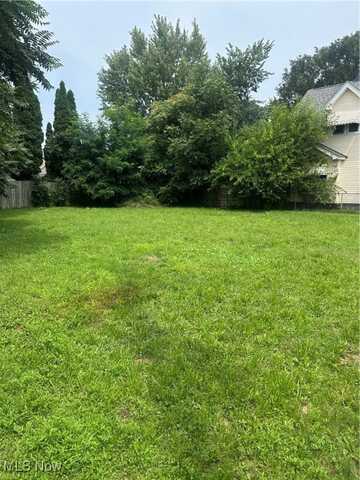 1610 Crestline Avenue, Cleveland, OH 44109