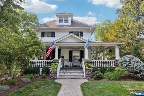 44 Washington Place, Ridgewood, NJ 07450