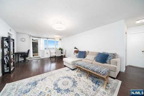 6040 Boulevard East 31 A, West New York, NJ 07093