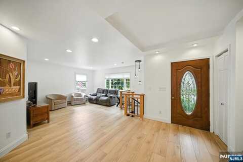 10 Hilltop Trail, Denville, NJ 07834