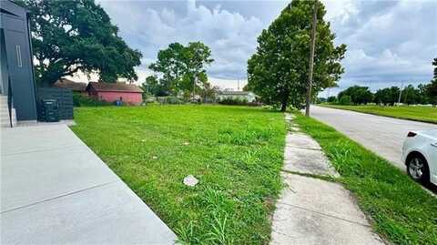 1916 MARDI GRAS Boulevard, New Orleans, LA 70114