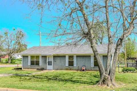 1318 Leigh Street, Hugo, OK 74743