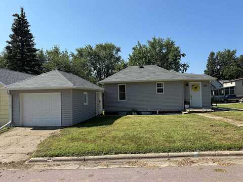 206 8th St, Alton, IA 51003
