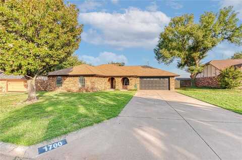 1700 E RIDGEWAY Street, Weatherford, OK 73096