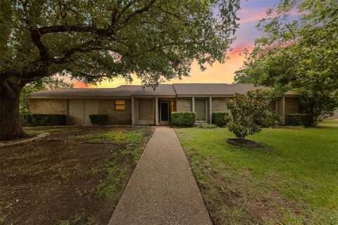 9915 Ramblewood Drive, Woodway, TX 76712
