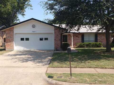 707 Cavendish Drive, Arlington, TX 76014