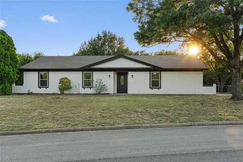 800 Evelyn Drive, Lorena, TX 76655