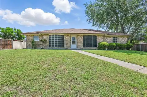 1310 Ranch Valley Drive, DeSoto, TX 75115