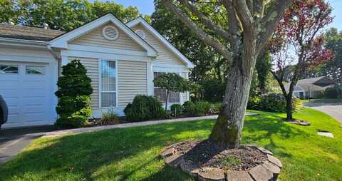 240 Glen Drive, Ridge, NY 11961