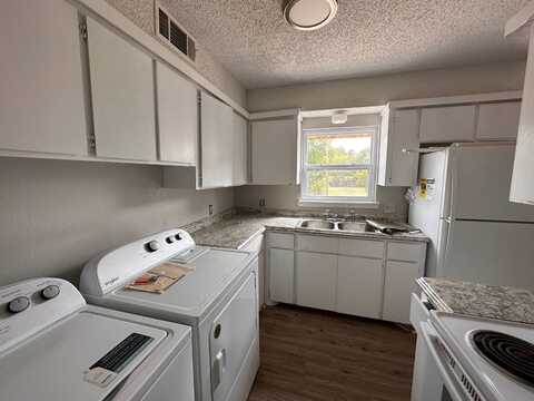 1002 SW Summit Ave, Lawton, OK 73501