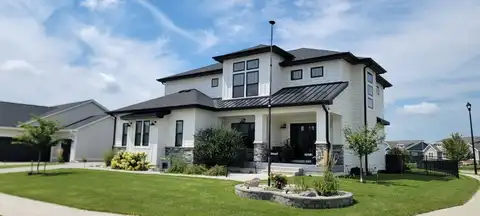 2104 SW Cascade Falls Dr, Ankeny, IA 50023