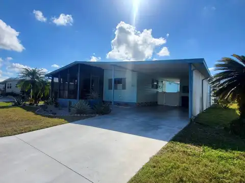 5810 Camelot Dr N, Sarasota, FL 34233