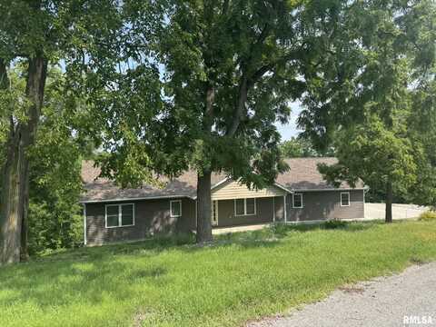 18 ELMWOOD Drive, Blue Grass, IA 52726