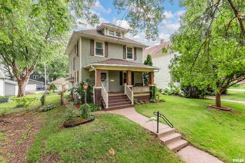 2707 ARLINGTON Avenue, Davenport, IA 52803