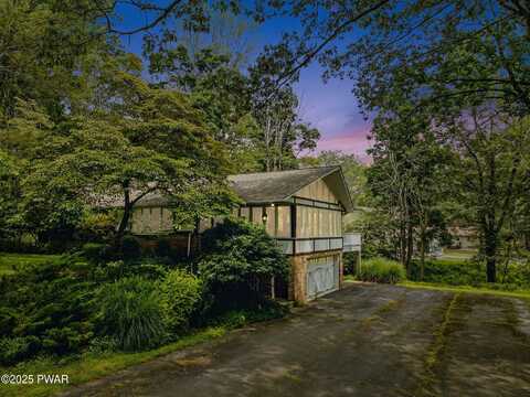 11 Meadowwood Circle W, Lakeville, PA 18438