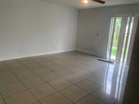 10641 NW 45th St, Coral Springs, FL 33065