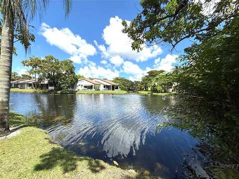 712 SW 88th Ter, Plantation, FL 33324
