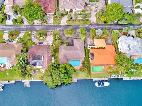 631 Oleander Dr, Hallandale Beach, FL 33009