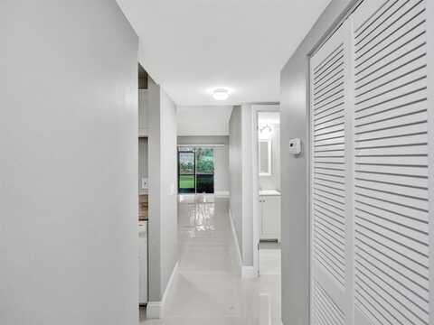 821 NW 103 TE, Pembroke Pines, FL 33026