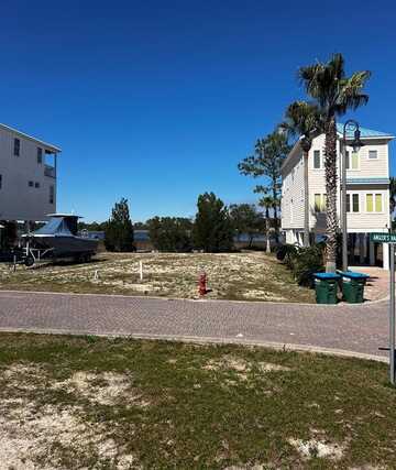 105 Anglers Harbor Ct, Carrabelle, FL 32322