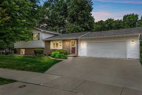 2400 ABBEY Avenue, OSHKOSH, WI 54904