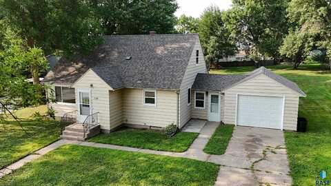 1016 3rd St, Garretson, SD 57030