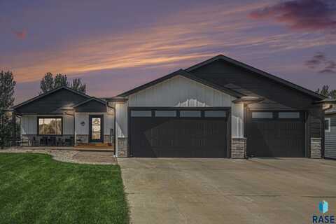 1147 N Olive St, Madison, SD 57042