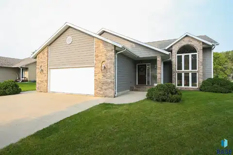 3201 S Fernwood Ave, Sioux Falls, SD 57110