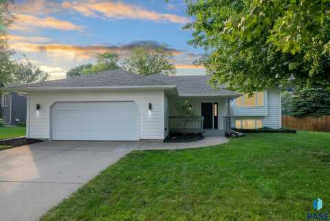 1000 N Maywood St, Brandon, SD 57005
