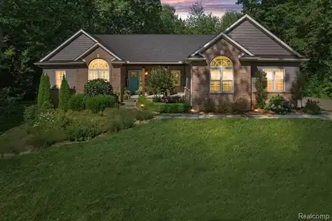 2600 Nottingham Court, White Lake, MI 48383