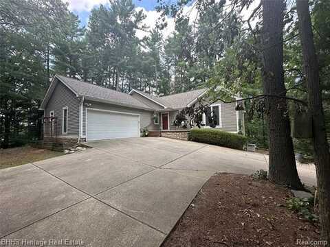 925 Sarah Road, Pinckney, MI 48169