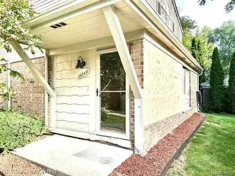 26949 Farmbrook Villa Drive, Southfield, MI 48034