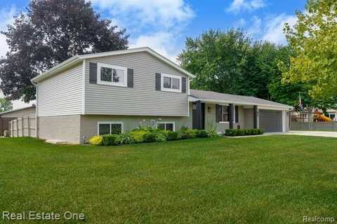 9545 Crown Ridge Drive, White Lake, MI 48386