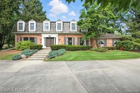 604 Longford Drive, Rochester Hills, MI 48309