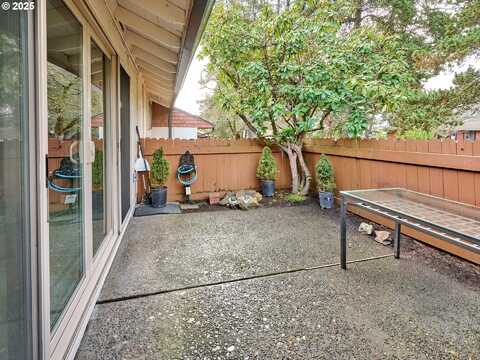 15135 SW 116TH AVE, King City, OR 97224