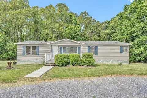 1060 Lynch RD, Moneta, VA 24121