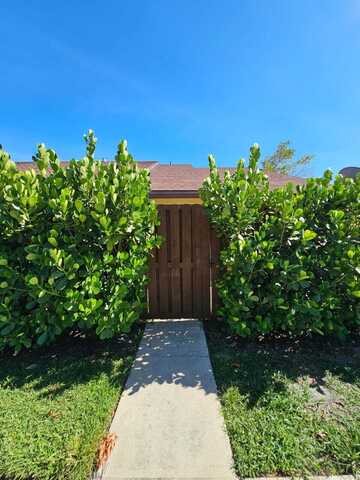 491 Springdale Circle, Palm Springs, FL 33461