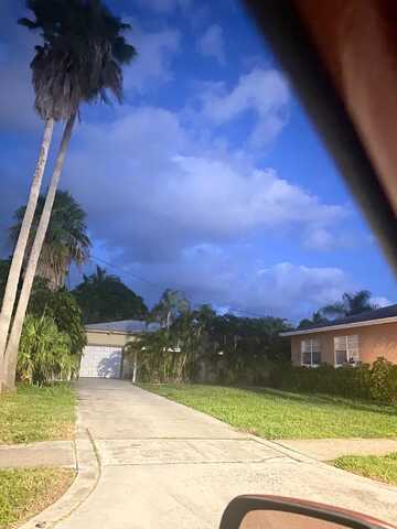 135 Hawthorne Drive, Lake Park, FL 33403