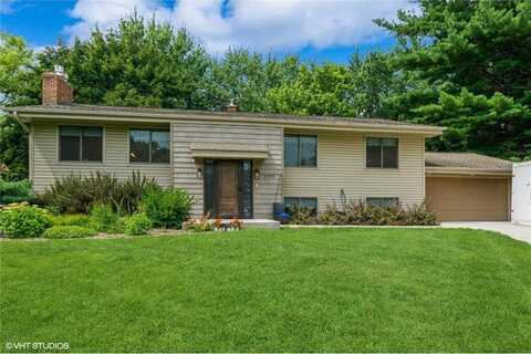 2775 Iona Circle, Roseville, MN 55113