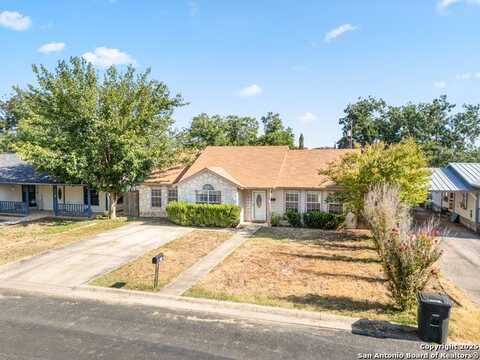 2206 20th St, Hondo, TX 78861