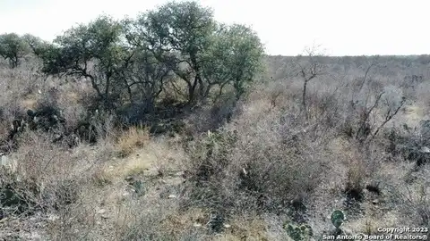 60 Friendship Hls, Uvalde, TX 78801