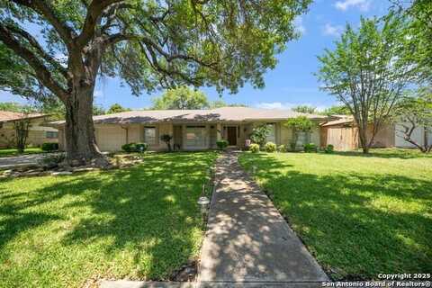 425 Crestwind, Windcrest, TX 78239