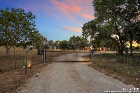 368 Oak Hills, Pipe Creek, TX 78063
