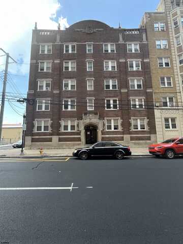 33 S Iowa Ave, Atlantic City, NJ 08401