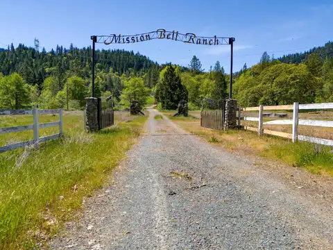 18435 E Evans Creek Road, Rogue River, OR 97537