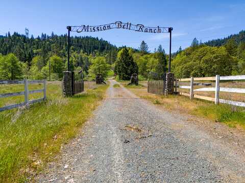 18435 E Evans Creek Road, Rogue River, OR 97537