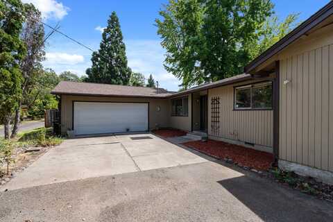 312 N Barneburg Road, Medford, OR 97504